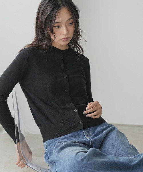mili an deni(ミリアンデニ)の「ウォッシャブルクルーネックベーシックニットカーディガン(カーディガン/ボレロ・レディース・ブルー/チャコールグレー/ブラック/ネイビー/アイボリー/ライトベージュ・M)」の7枚目の写真