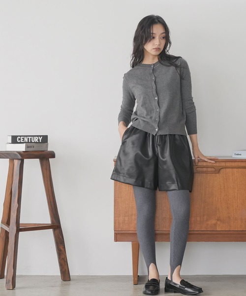 mili an deni(ミリアンデニ)の「ウォッシャブルクルーネックベーシックニットカーディガン(カーディガン/ボレロ・レディース・ブルー/チャコールグレー/ブラック/ネイビー/アイボリー/ライトベージュ・M)」の11枚目の写真