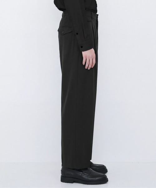 UNITED TOKYO(ユナイテッドトウキョウ)の「【新作】SILK NYLON TWILL ワイドスラックス |高級素材/シルク/秋服/タック/クリース(その他パンツ・メンズ・ブラック/ブラウン・1/2)」の7枚目の写真