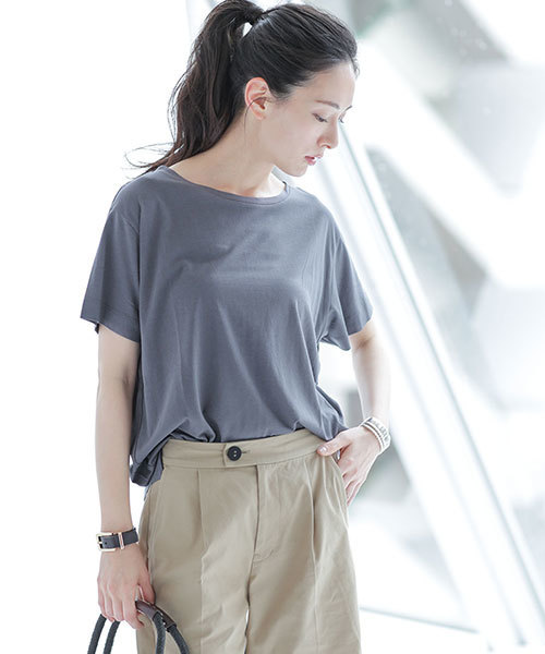 NANO universe（ナノユニバース）の「ベーシッククルーTee（Tシャツ/カットソー・レディース・ライトカーキ/ライトグレー/オフホワイト/クリーム/チャコール/ラベンダー・36/38）」の4枚目の写真