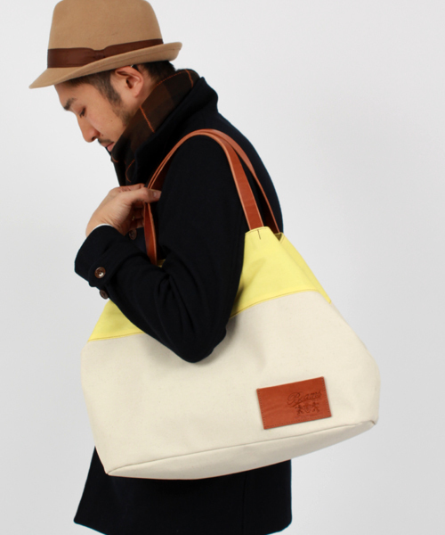 BEAMS（ビームス）の「BEAMS / キャンバスオイル2トーントート（トートバッグ・メンズ・ナチュラル/ベージュ/ホワイト系その他/グレー/ブラック・ONE SIZE）」の2枚目の写真