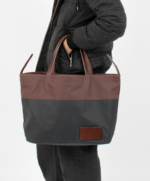 BEAMS（ビームス）の「BEAMS / キャンバスオイル2トーントート（トートバッグ・メンズ・ナチュラル/ベージュ/ホワイト系その他/グレー/ブラック・ONE SIZE）」の3枚目の写真