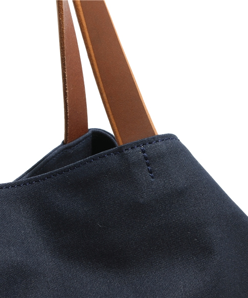 BEAMS（ビームス）の「BEAMS / キャンバスオイル2トーントート（トートバッグ・メンズ・ナチュラル/ベージュ/ホワイト系その他/グレー/ブラック・ONE SIZE）」の11枚目の写真