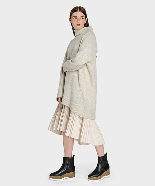 CHARLES & KEITH(チャールズ & キース)の「プラットフォームカフブーツ / PLATFORM CALF BOOTS(ブーツ・レディース・ブラック/ブラウン・25cm/23cm/23.5cm/22.5cm/24.5cm)」の3枚目の写真