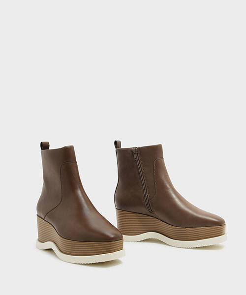CHARLES & KEITH(チャールズ & キース)の「プラットフォームカフブーツ / PLATFORM CALF BOOTS(ブーツ・レディース・ブラック/ブラウン・25cm/23cm/23.5cm/22.5cm/24.5cm)」の6枚目の写真