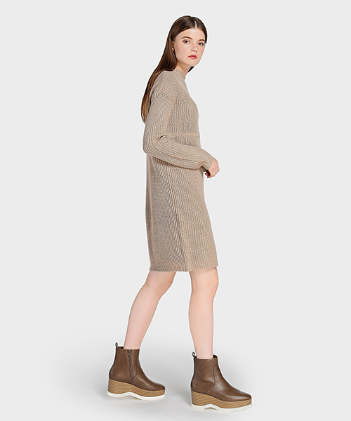 CHARLES & KEITH(チャールズ & キース)の「プラットフォームカフブーツ / PLATFORM CALF BOOTS(ブーツ・レディース・ブラック/ブラウン・25cm/23cm/23.5cm/22.5cm/24.5cm)」の4枚目の写真