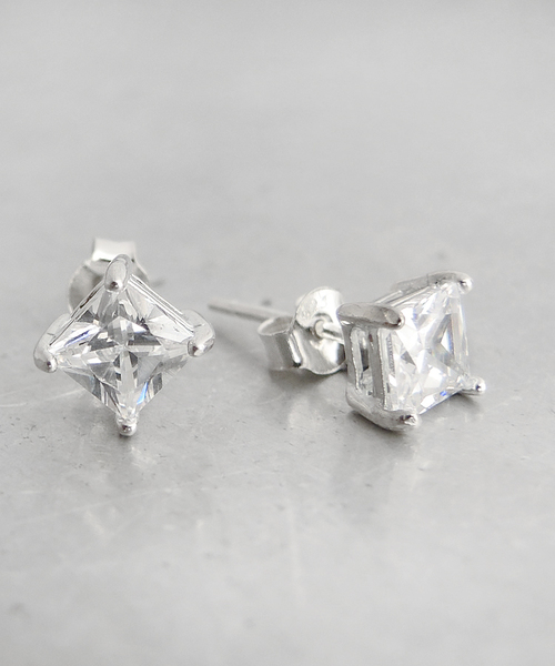 TONE SELECT GOODS(トーンセレクトグッズ)の「925 SILVER ACC/Czスクエアカットピアス5×5mmSV925(OG)(ピアス(両耳用)・レディース・シルバー・FREE)」の1枚目の写真