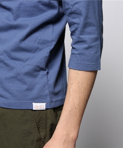 JOURNAL STANDARD（ジャーナルスタンダード）の「●【WEB限定】USAコットン Vネック7スリーブカットソー #（Tシャツ/カットソー・メンズ・ブラック/ホワイト/アイボリー/ダークブルー・MEDIUM/LARGE）」の13枚目の写真