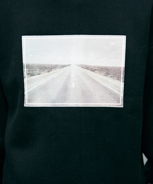 kutir(クティール)の「裏起毛ビッグトップス フォトプリント(スウェット・メンズ・ライトグレー/ブラック/ダークブラウン/ベージュ/ボルドー・MEDIUM/LARGE)」の11枚目の写真