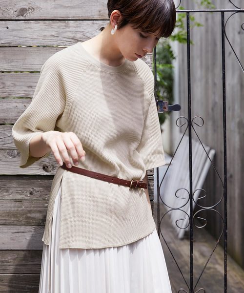 Chaco closet(チャコ クローゼット)の「ビッグワッフルスリットカットチュニック(Tシャツ/カットソー・レディース・バイオレット/オフホワイト/ベージュ/ブラック・FREE)」の4枚目の写真