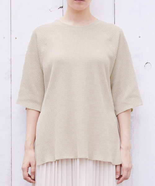 Chaco closet(チャコ クローゼット)の「ビッグワッフルスリットカットチュニック(Tシャツ/カットソー・レディース・バイオレット/オフホワイト/ベージュ/ブラック・FREE)」の5枚目の写真