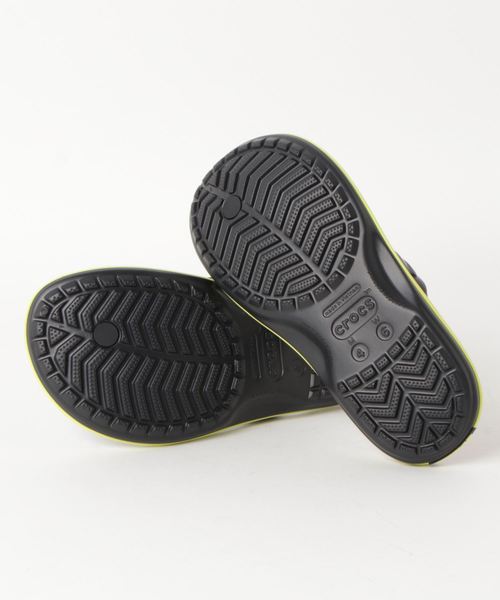 crocs（クロックス）の「crocs クロックス 205943-0C4 Crocband Printed Flip Black/Multi（サンダル・メンズ・ブラック系その他・23.0cm/24.0cm/25.0cm/26.0cm/27.0cm/28.0cm/29.0cm/22.0cm）」の3枚目の写真
