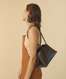 LE VERNIS | LE VERNIS（ル・ベルニ）テトラバッグ(ハンドバッグ)