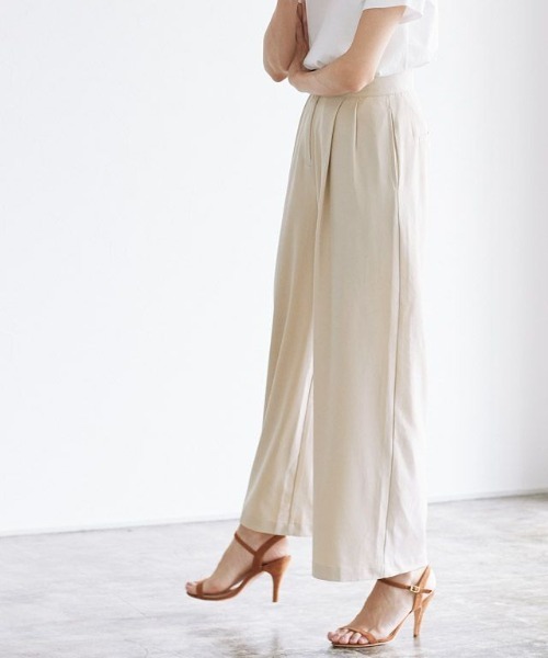 Pierrot(ピエロ)の「ハイウエストワイドパンツ(その他パンツ)」|ライトベージュ