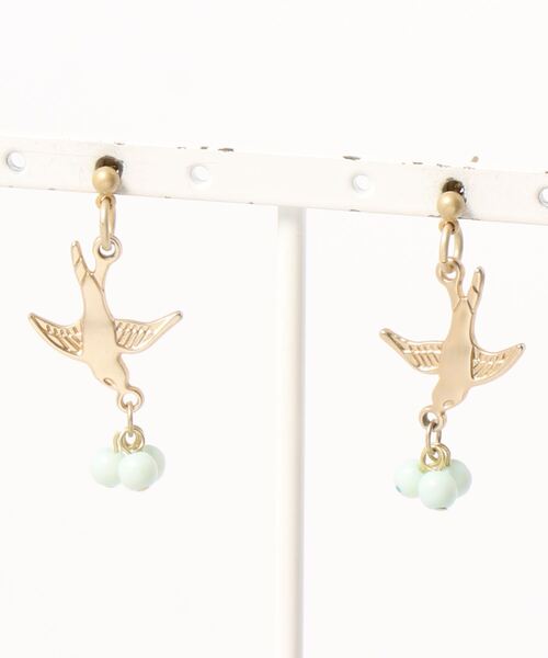 tone(トーン)の「【tschuss(チュース)】ヴィンテージビーズのピアス 「鳥と木の実」(ピアス(両耳用)・レディース・イエロー/ミント/ピンク/レッド・FREE)」の2枚目の写真