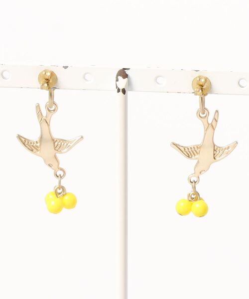 tone(トーン)の「【tschuss(チュース)】ヴィンテージビーズのピアス 「鳥と木の実」(ピアス(両耳用)・レディース・イエロー/ミント/ピンク/レッド・FREE)」の5枚目の写真