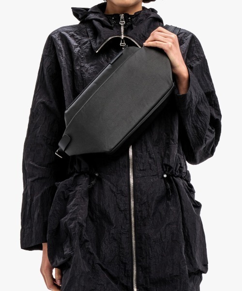 Cote&Ciel（コートエシエル）の「【cote&ciel/コートエシエル】 Isarau M Coated Canvas Black（ショルダーバッグ・メンズ・ブラック・FREE）」の7枚目の写真