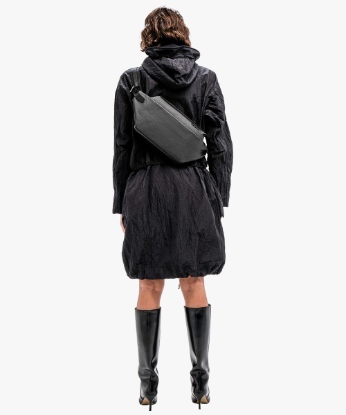 Cote&Ciel（コートエシエル）の「【cote&ciel/コートエシエル】 Isarau M Coated Canvas Black（ショルダーバッグ・メンズ・ブラック・FREE）」の6枚目の写真