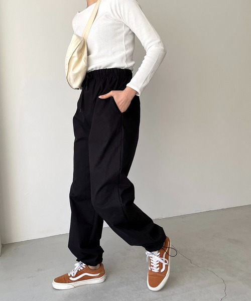 CANAL JEAN（キャナルジーン）の「via j(ヴィアジェイ) コットンドローストリングパンツ（その他パンツ・レディース・ブラック/アイボリー・ONE SIZE）」の13枚目の写真