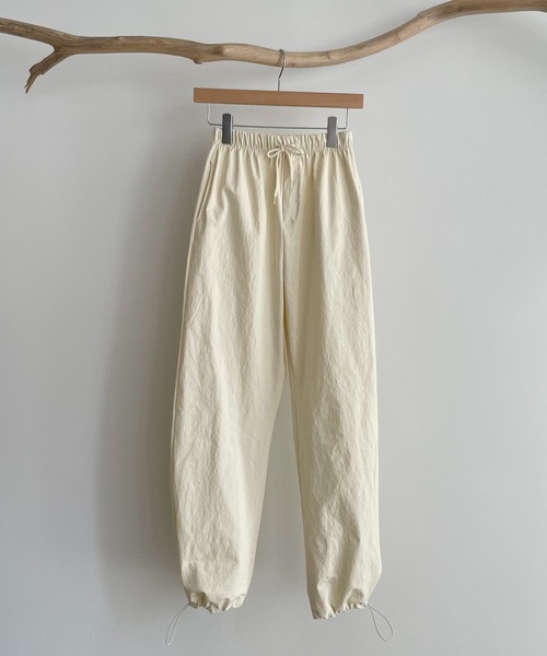 CANAL JEAN（キャナルジーン）の「via j(ヴィアジェイ) コットンドローストリングパンツ（その他パンツ・レディース・ブラック/アイボリー・ONE SIZE）」の10枚目の写真