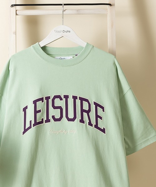 SlashDate(スラッシュデイト)の「カレッジロゴ刺繍プリント半袖Tシャツ/アーチロゴ/オーバーサイズ/ユニセックス/LEISURE(Tシャツ/カットソー・レディース・ブラック/ミント/ダークブルー/グレイッシュベージュ・M/L/XL)」の3枚目の写真
