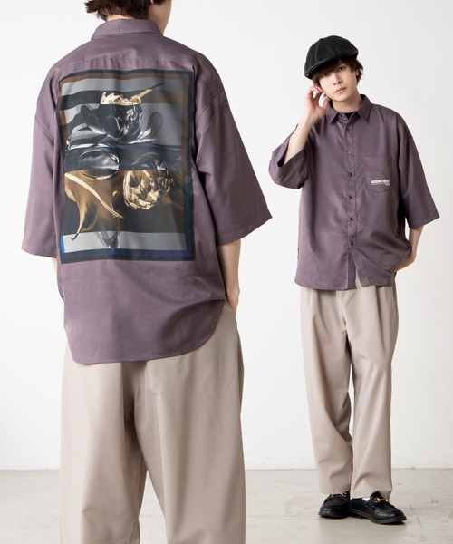 WEGO（ウィゴー）の「WEGO/グラフィックアートビッグシルエット半袖シャツ（シャツ/ブラウス・メンズ・ブラック/パープル/グレー/グリーン・MEDIUM/LARGE）」の4枚目の写真