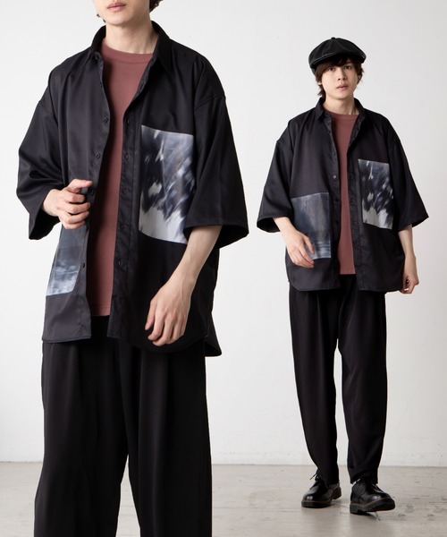 WEGO（ウィゴー）の「WEGO/グラフィックアートビッグシルエット半袖シャツ（シャツ/ブラウス・メンズ・ブラック/パープル/グレー/グリーン・MEDIUM/LARGE）」の2枚目の写真