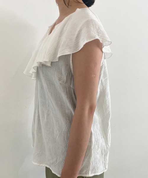 MADEMOISELLE ROPE'(マドモアゼル ロペ)の「【洗える】フリルカラーノースリーブブラウス(シャツ/ブラウス・レディース・ホワイト/ブラック/オリーブ・38)」の11枚目の写真