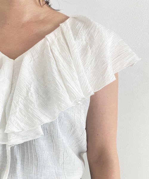 MADEMOISELLE ROPE'(マドモアゼル ロペ)の「【洗える】フリルカラーノースリーブブラウス(シャツ/ブラウス・レディース・ホワイト/ブラック/オリーブ・38)」の6枚目の写真