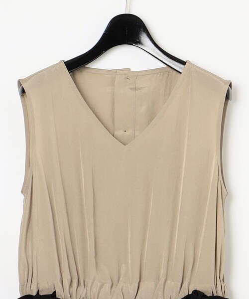 GRACE CONTINENTAL(グレースコンチネンタル)の「【LIFE STYLE WEAR】サテンイージードレス(ワンピース・レディース・ベージュ・36)」の2枚目の写真