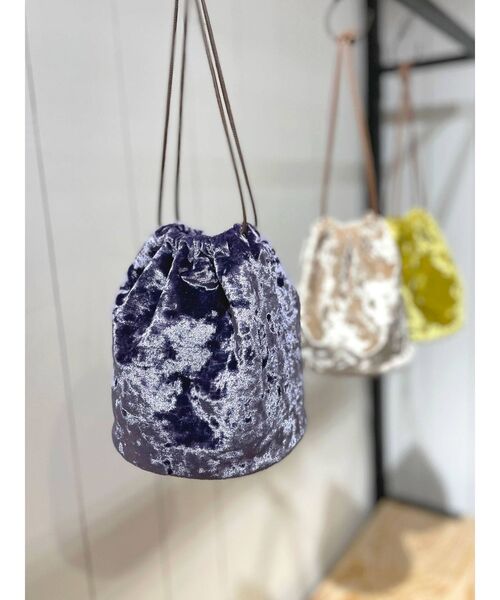 Ungrid（アングリッド）の「ベロア巾着バッグ（ハンドバッグ・レディース・アイボリー/パープル/イエロー・FREE）」の5枚目の写真