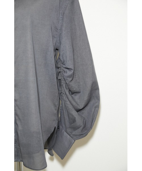 THROW by SLY（スローバイスライ）の「THROW SHIRRING SLEEVE SH シャーリング スリーブ シャツ（シャツ/ブラウス・レディース・ライトブラック/ライトベージュ・FREE）」の4枚目の写真