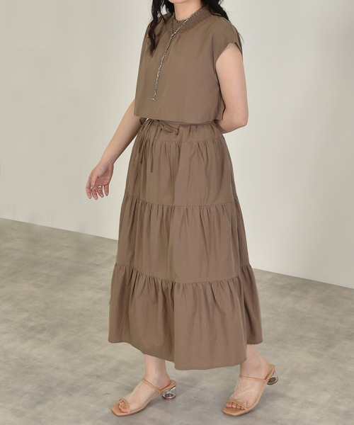 w closet（ダブルクローゼット）の「ティアードドッキングワンピース（ワンピース・レディース・チャコールグレー/ブラック/モカ・FREE）」の16枚目の写真