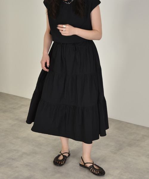 w closet（ダブルクローゼット）の「ティアードドッキングワンピース（ワンピース・レディース・チャコールグレー/ブラック/モカ・FREE）」の4枚目の写真