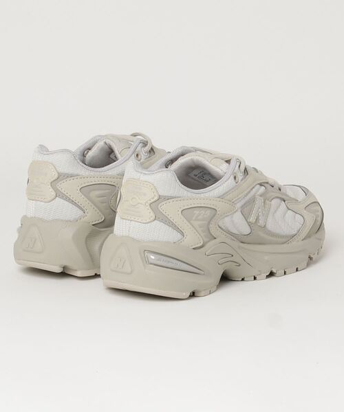 NEW BALANCE（ニューバランス）の「ML725（スニーカー・メンズ・ベージュ/ダークグレー・22.5cm/23.5cm/24.5cm/25.5cm/26.5cm/27.5cm/28.5cm/23.0cm/24.0cm/25.0cm/26.0cm/27.0cm/28.0cm/29.0cm）」の4枚目の写真