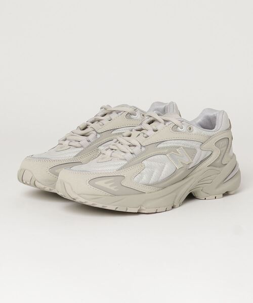 NEW BALANCE（ニューバランス）の「ML725（スニーカー・メンズ・ベージュ/ダークグレー・22.5cm/23.5cm/24.5cm/25.5cm/26.5cm/27.5cm/28.5cm/23.0cm/24.0cm/25.0cm/26.0cm/27.0cm/28.0cm/29.0cm）」の5枚目の写真