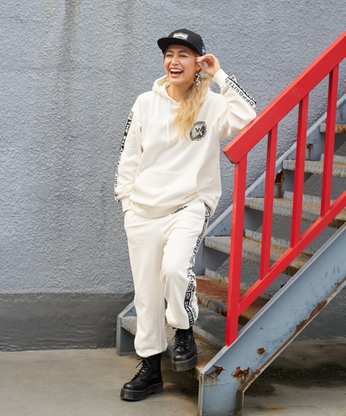 RVCA(ルーカ)の「RVCA/ルーカ ビッグシルエット ラインテープ柄 バックプリントパーカー/セットアップ対応 BB044-028(パーカー・レディース・ブラック/グレー/ホワイト・XS/S)」の6枚目の写真