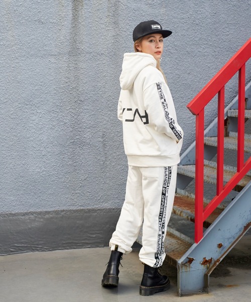 RVCA(ルーカ)の「RVCA/ルーカ ビッグシルエット ラインテープ柄 バックプリントパーカー/セットアップ対応 BB044-028(パーカー・レディース・ブラック/グレー/ホワイト・XS/S)」の7枚目の写真