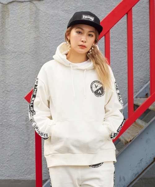 RVCA(ルーカ)の「RVCA/ルーカ ビッグシルエット ラインテープ柄 バックプリントパーカー/セットアップ対応 BB044-028(パーカー・レディース・ブラック/グレー/ホワイト・XS/S)」の11枚目の写真