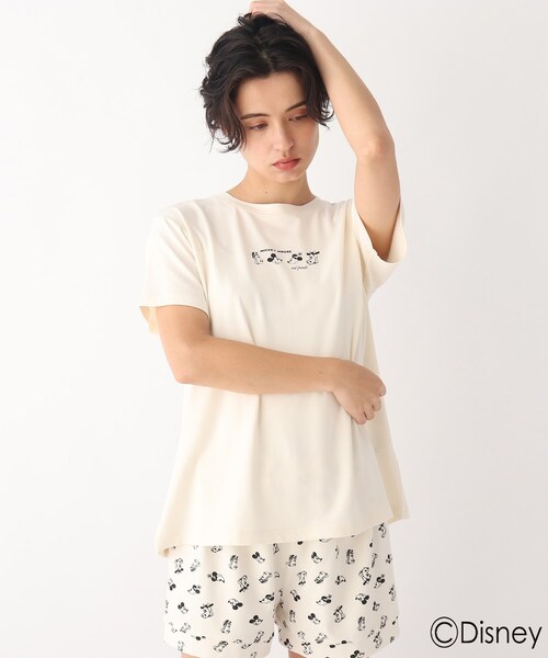 AG by aquagirl(エージーバイアクアガール)の「◆【ミッキー&フレンズ】ワンポイントキャラクターパジャマT 限定アイテム(Tシャツ/カットソー・レディース・オフホワイト/ガンメタ・38)」の1枚目の写真