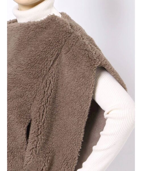 Ungrid（アングリッド）の「ボアノースリポンチョ（ポンチョ・レディース・チャコールグレー/モカ・FREE）」の5枚目の写真