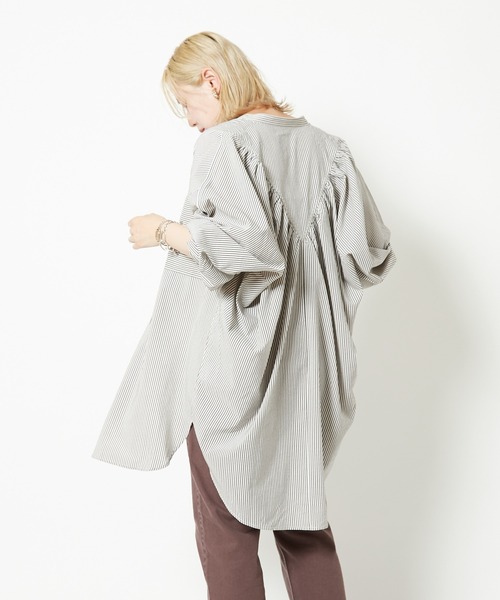 CIAOPANIC（チャオパニック）の「ストライプヨークギャザーシャツ（シャツ/ブラウス・レディース・オフホワイト/カーキ・FREE）」の8枚目の写真