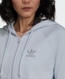 adidas（アディダス）の「アディダス 2000 リュクス クロップド