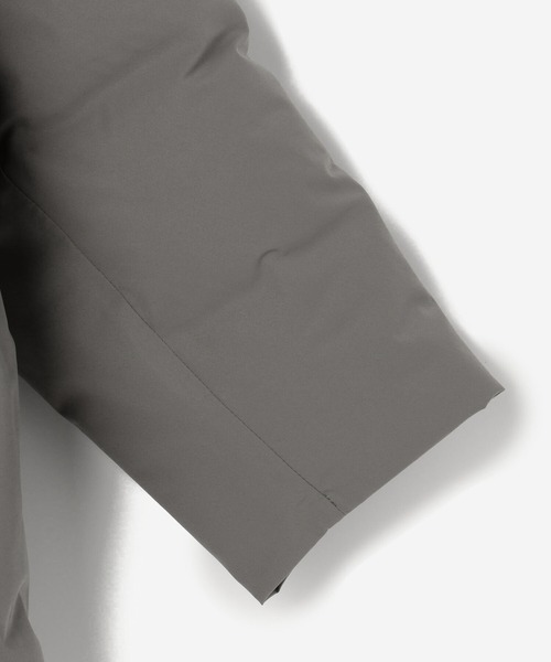 DESCENTE（デサント）の「【DESCENTE ALLTERRAIN】〈別注〉水沢ダウン ミドルジャケット WOMEN（ダウンジャケット/コート・レディース・ライトグレー/ブラック/ベージュ・MEDIUM）」の4枚目の写真