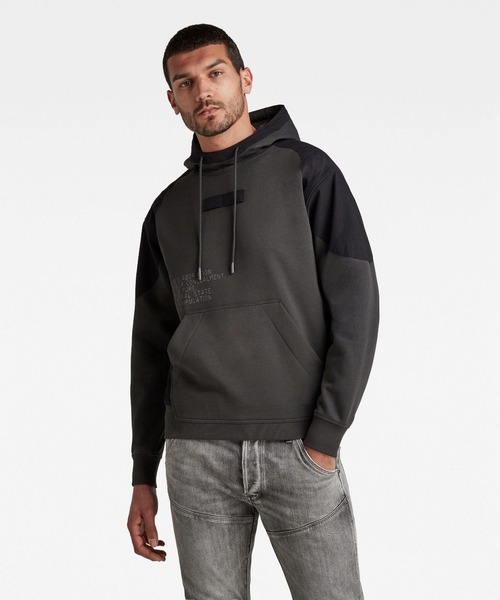 G-STAR（ジースター）の「WOVEN MIX GRAPHIC LOOSE HOODED SWEATER/ロゴパーカー（パーカー・メンズ・ダークグレー/ダークブルー・X-LARGE/LARGE/MEDIUM/X-SMALL/SMALL）」の2枚目の写真