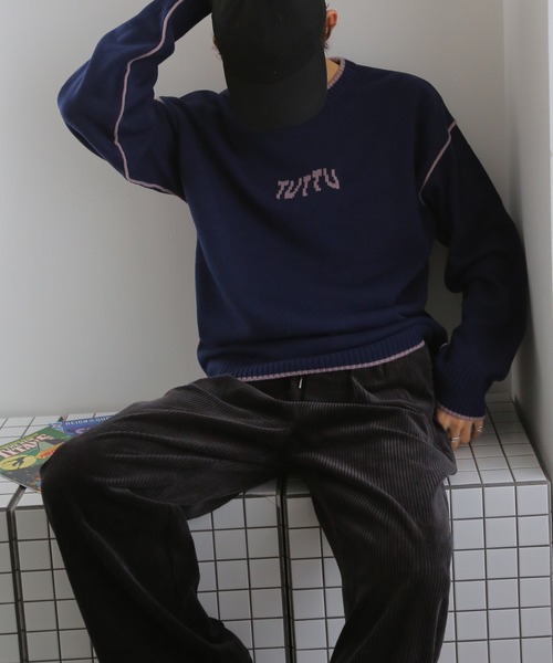 TUTTU（トゥトゥ）の「ルーズシルエットロゴ ニット プルオーバー（ニット/セーター・メンズ・ダークグリーン/ブラウン/オフホワイト/オレンジ/ダークブルー・M/L）」の4枚目の写真