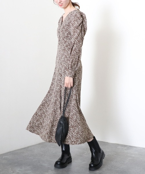 archives（アルシーヴ）の「花柄長袖バックレースアップ