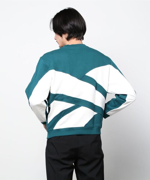 Reebok（リーボック）の「クラシックス バック ベクター クルー スウェットシャツ / Classics Back Vector Crew Sweatshirt（スウェット・メンズ・ブラック/ネイビー・SMALL/MEDIUM/LARGE/X-LARGE/XX-LARGE/XXX-LARGE/X-SMALL）」の7枚目の写真