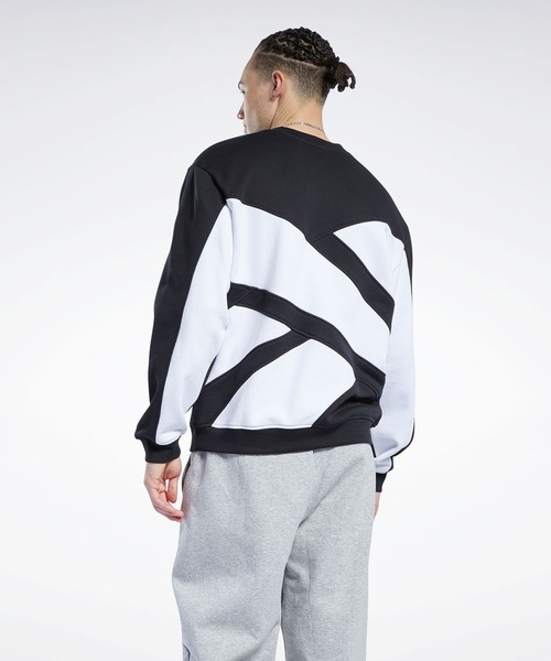Reebok（リーボック）の「クラシックス バック ベクター クルー スウェットシャツ / Classics Back Vector Crew Sweatshirt（スウェット・メンズ・ブラック/ネイビー・SMALL/MEDIUM/LARGE/X-LARGE/XX-LARGE/XXX-LARGE/X-SMALL）」の2枚目の写真