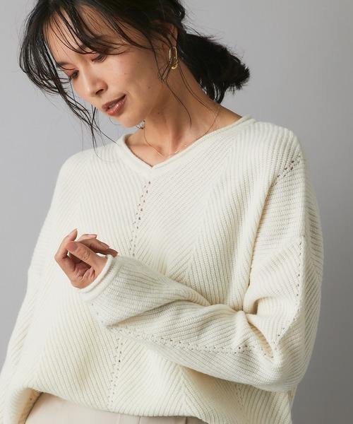 RIVE DROITE（リヴドロワ）の「表情のある編み目が魅力の一枚　ヘリンボンVネックニット（ニット/セーター・レディース・ベージュ/オフホワイト・FREE）」の12枚目の写真